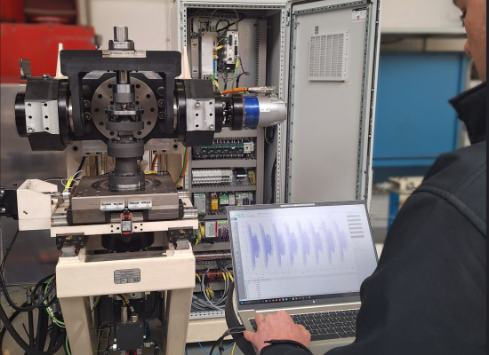 Motion control: 4-assige ball joint tester